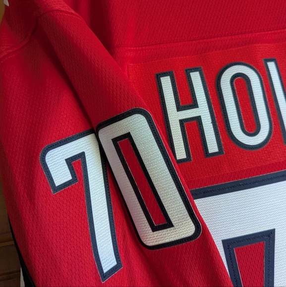 Washington Capitals Braden Holtby #70 Jersey - Picture 5 of 8